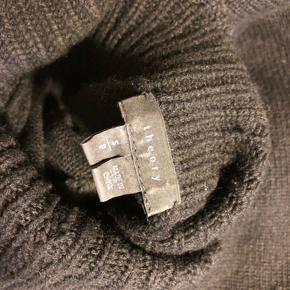 Theory Cashmere Black Turtleneck Sweater - XS